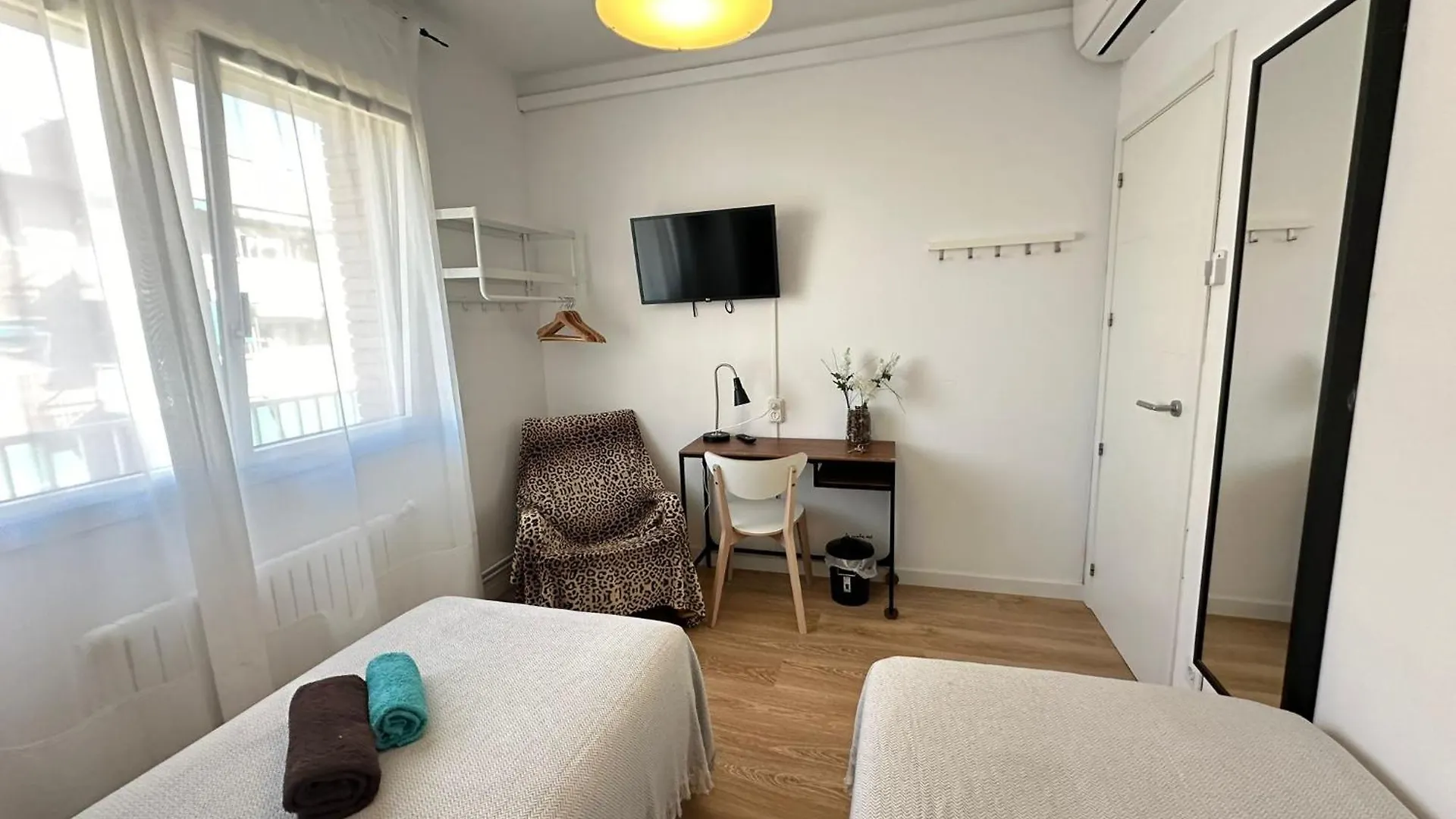 Bed & Breakfast Alojamiento Parrales Barcelona
