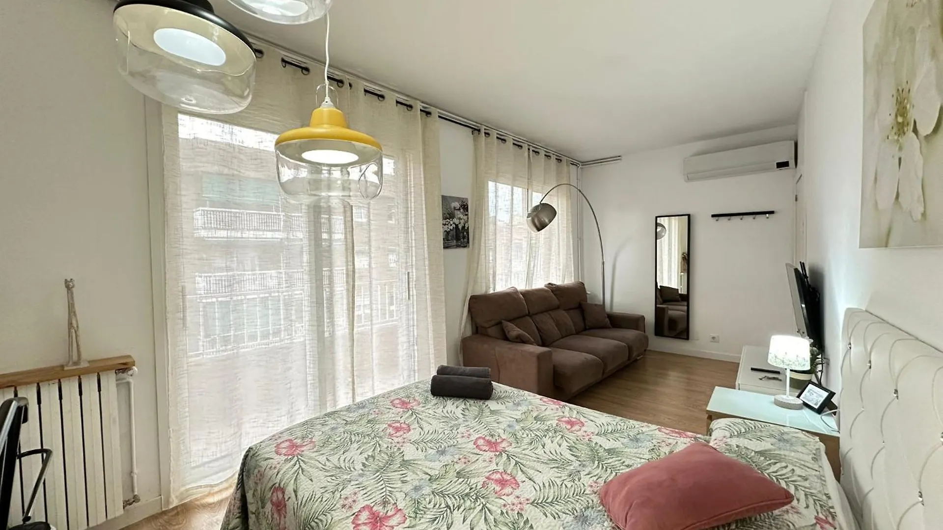 Alojamiento Parrales Barcelona Bed & Breakfast