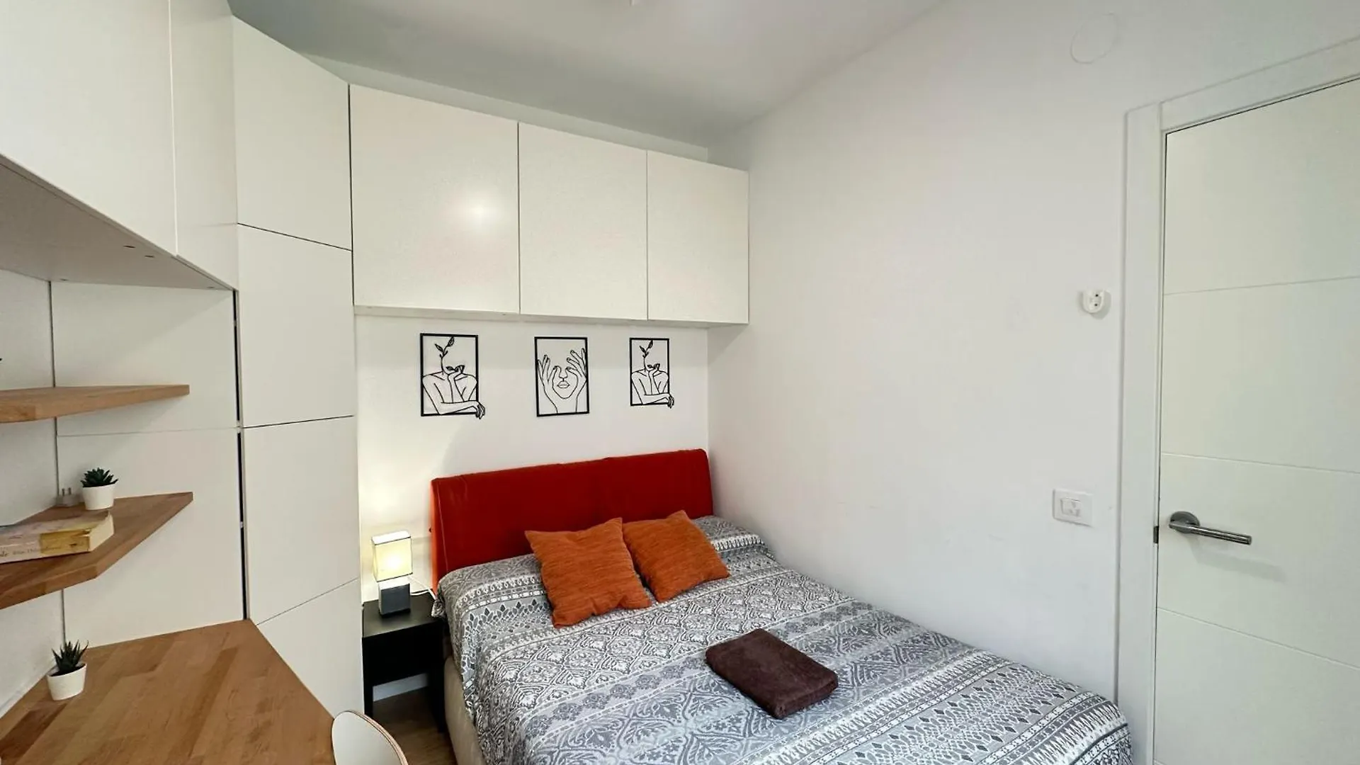Bed & Breakfast Alojamiento Parrales Barcelona Spain